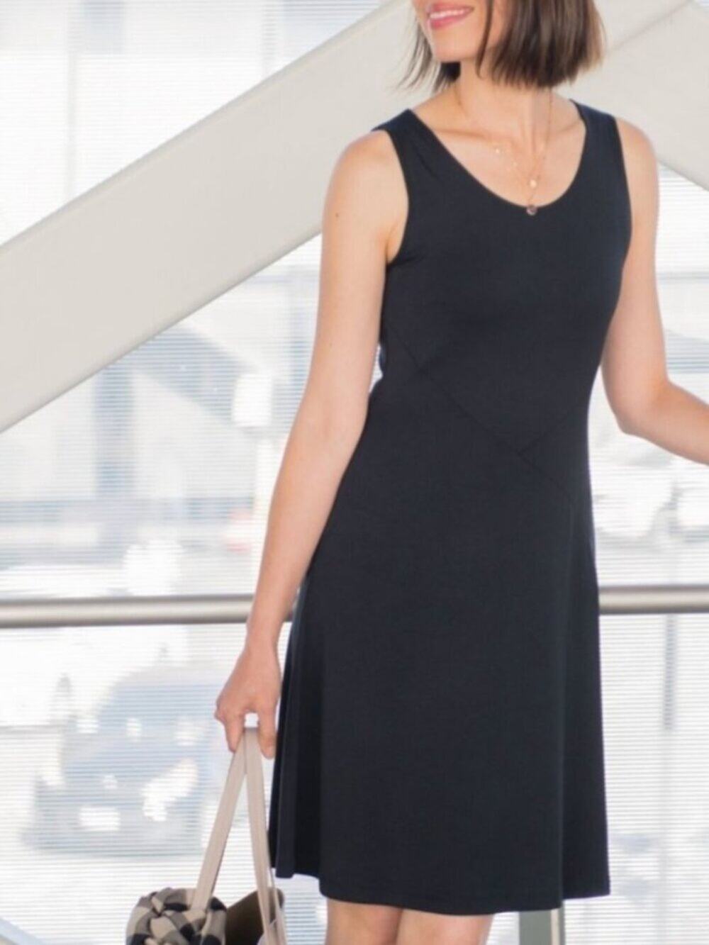 BETABRAND Black Roam Sleeveless Travel Dress